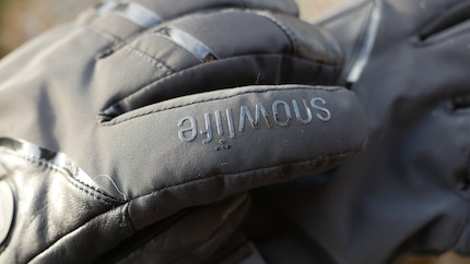 Solange der Akku hält, hast du mit dem Snowlife Heat GTX auch bei sehr kalten Temperaturen warme Finger.