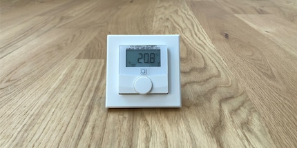 Vous pouvez également régler la température manuellement via le bouton rotatif du thermostat intelligent.