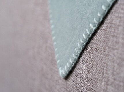 Detailliebe: Eine Kettelnaht verschönert den Rand meiner Fleece-Decke von «Eagle».