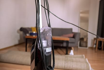 Das mit dem Kabel weniger.