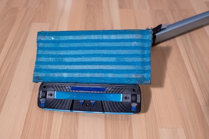 Simples System: Düse und ein feuchtes Tuch. Getrocknet wird hier nichts.