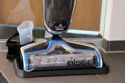 The CrossWave parked on its base plate.