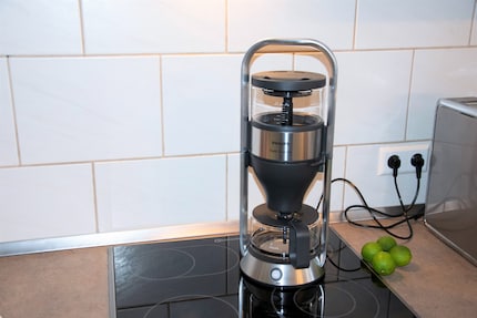 The Philips HD 5413 filter coffee machine employs the direct brewing principle and is therefore 51 centimetres high.