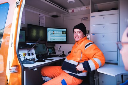 Il centro di comando: oggi Theo Maibach comanda il carrello delle telecamere.