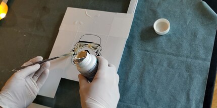 Paste wird aufgetragen.