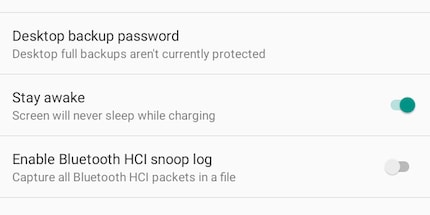«Stay awake» hält deinen Screen aktiviert, so lange ein Stromkabel angeschlossen ist