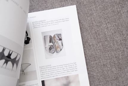 Ein Stapel Printmagazine hilft bei der Ideensuche.