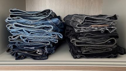 Schwarz auf Schwarz und Blau auf Blau.