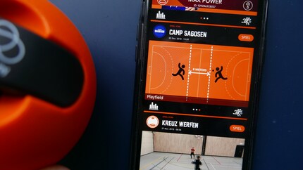 In Grafiken und kurzen Videos werden die Übungen demonstriert.