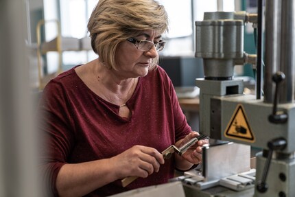 The troublemaker is gone, Ilona can work at her own pace again.