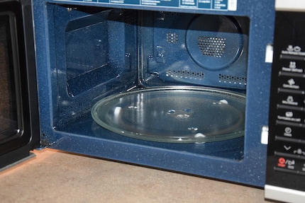 The interior is coated with blue ceramic enamel for easy cleaning.