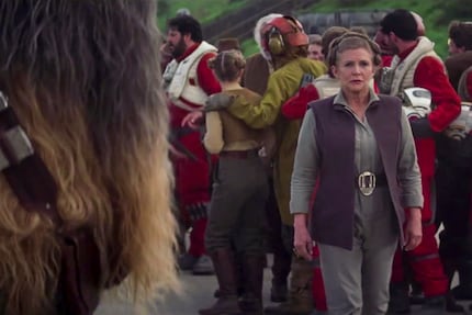 Leia passe devant Chewie...