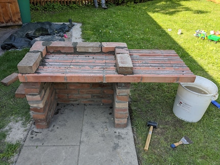 The weight means you have to be careful that the grill doesn't suddenly tilt.