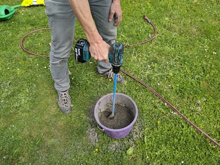 A stirring rod is recommended for stirring.