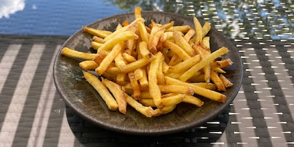 Auch die mehligkochenden Fritten brauchen sich nach zweimaligem Frittieren nicht zu verstecken.