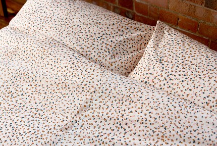 The zip is located on the top. It is concealed so that it does not get in the way. Image: Koa