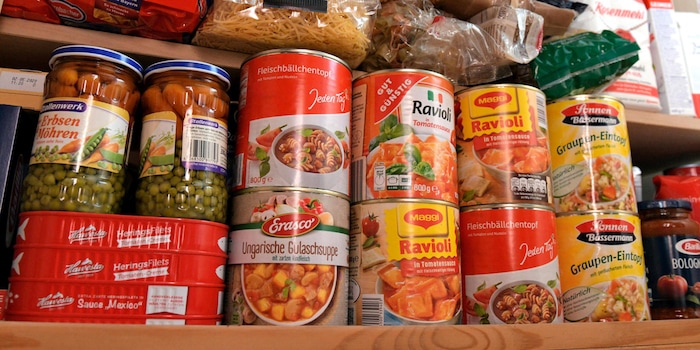 Les restes de boîtes de conserve doivent aussi être conservés correctement pour rester mangeables plus longtemps. Source : T-Online
