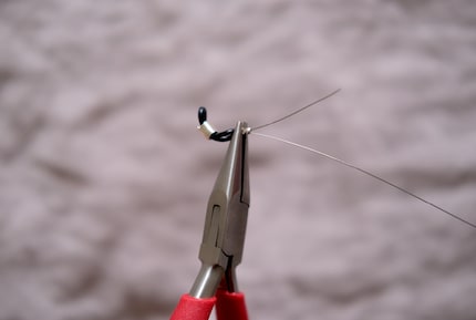 Meglio prevenire che curare: dato che gli occhiali da sole pesano molto, è meglio inserire due schiaccini.
