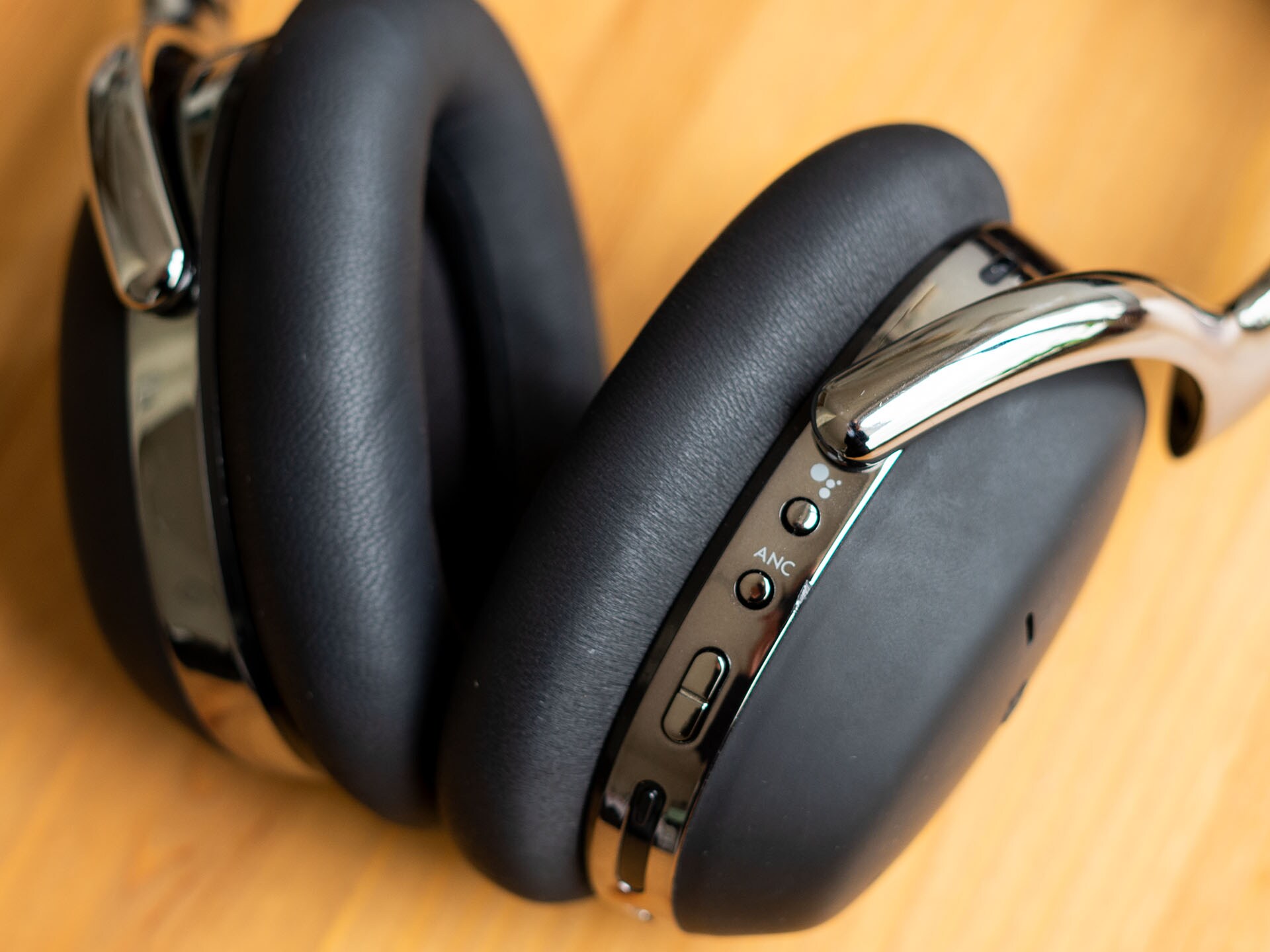 Montblanc MB 01 ワイヤレスヘッドホン MONTBLANC（筆記具、時計） イヤホン ヘッドホン モンブラン MB 01