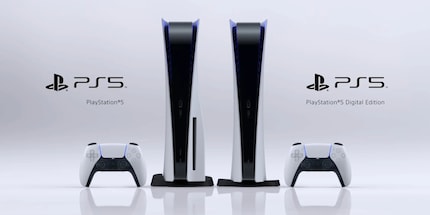 The standard version of the Playstation 5 on the left, the Digital Edition on the right. Image source: Heise