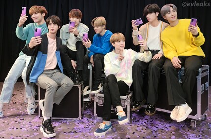 BTS at the seance for its Samsung phone