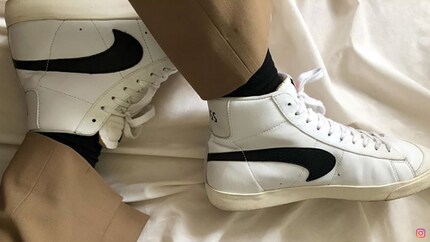Der Stylist Will kombiniert seinen limitierten Blazer-Sneakers zu langen Stoffhosen. Bild: @theycallmewillwillo
