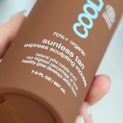 Der Selbstbräuner riecht nach einem Cocktail.