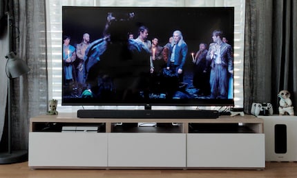 Die Hintergrund-LEDs leuchten möglichst nur hinter den Figuren im Bild.