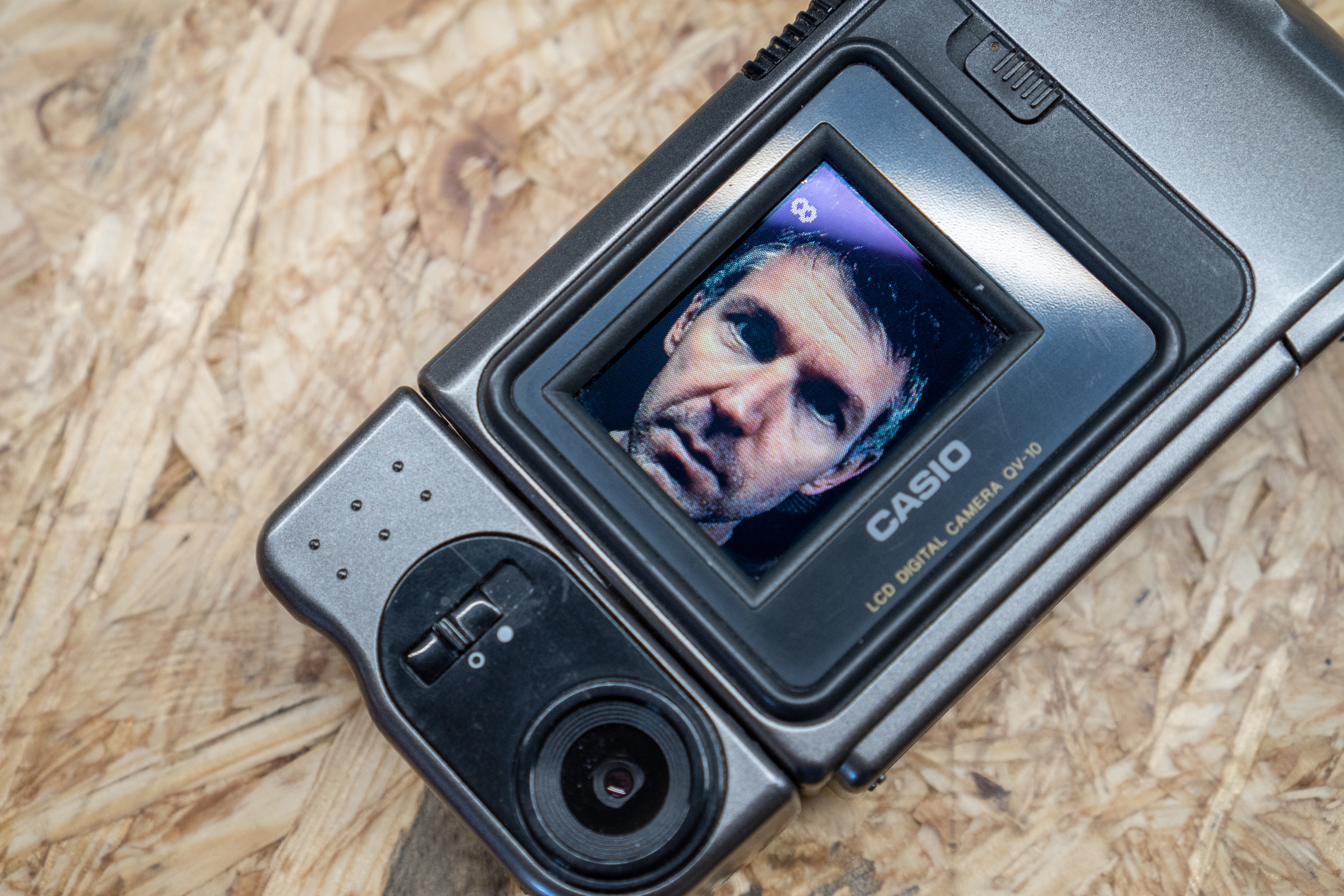 Oldest camera with live screen: The Casio QV-10 from 1995 - Galaxus