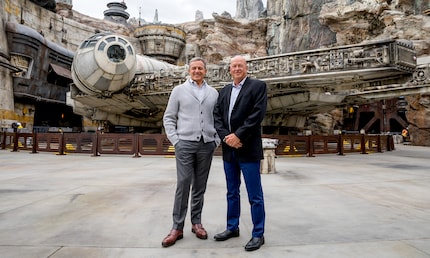 Mi chiedo se l'ex CEO Disney Bob Iger (a sinistra) approverebbe il «modello Mulan» del nuovo CEO Disney Bob Chapek (a destra)