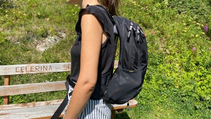 Dank des elastischen Federstahlrahmens klebt mein Rucksack nicht steif am Rücken.