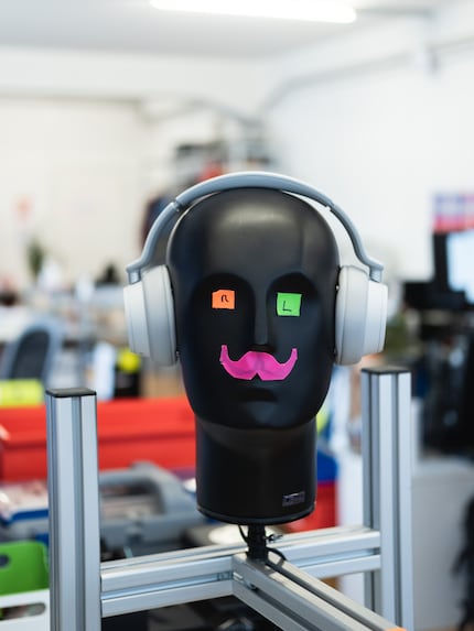 Il Noise Chancellor con le cuffie Microsoft