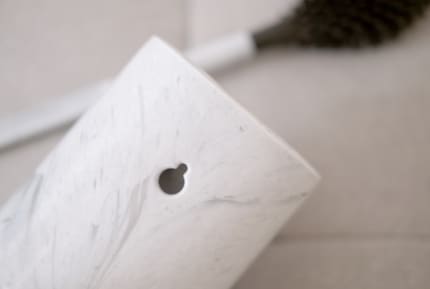 The La Brosse can be fixed to the wall.