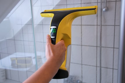 Kärcher WV6 in use in the bathroom.