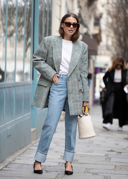 Der perfekte Look für Karo-Anfänger: Oversize-Sakko und Jeans.