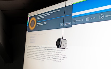 Testo e calibro il monitor con l'x-rite i1Display Pro Plus e un software apposito.