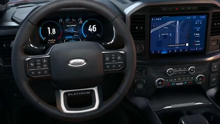 Die Armaturen nutzen den Platz des F-150 aus