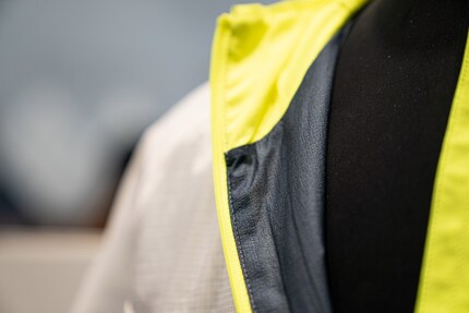 A new combination of the familiar: The windstopper makes up the inside of the jacket.