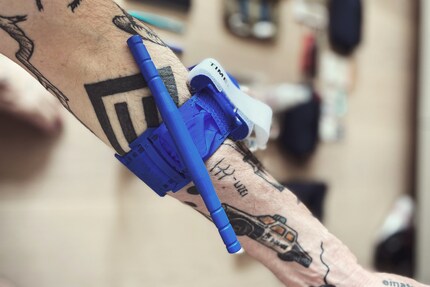 Sawed off your arm? No problem, the next EDC nerd is certainly not far away!