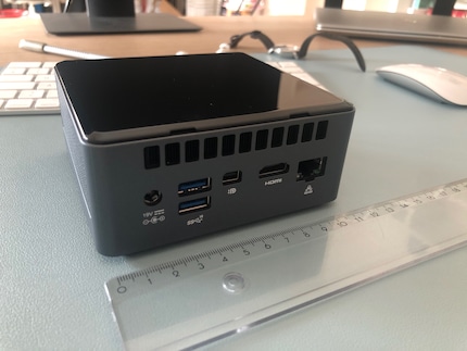 An NUC like this is just 12 centimetres long. Photo: Martin Jungfer