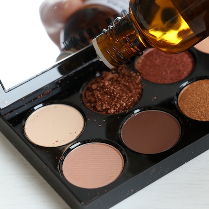 Ein paar wenige Tropfen Alkohol reichen.