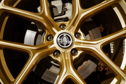 La marque Shelby partout. Le GT-H veut que vous sachiez qui il est.