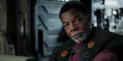 Carl Weathers non solo recita, ma dirige anche.