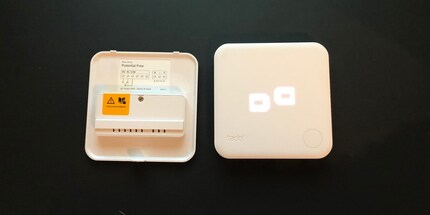 As batteries are required, the display is illuminated even without a mains connection.