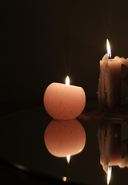 Die Kugelkerze lief weder aus, noch verschwand ihr Docht