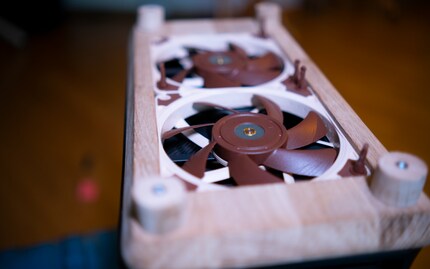 Noctua-Lüfter auf Eiche sehen toll aus: Der neue Sockel