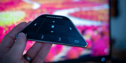 La manette permet de contrôler l'OSD et d'activer les trois profils principaux en appuyant simplement sur un bouton.