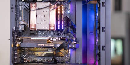 Die Kabelschiene von vorne.