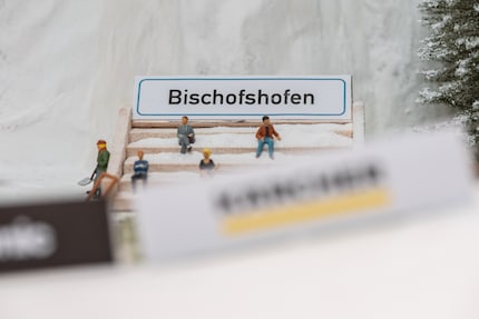 Die Zuschauer machen sich bereit für das grosse Finale.