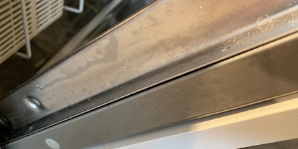 Sammelt sich hier zu viel Dreck, kann das zu einer undichten Spülmaschine führen.